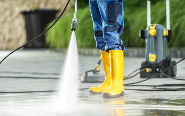 Best Fence Pressure Washing  in Clinton, IA
